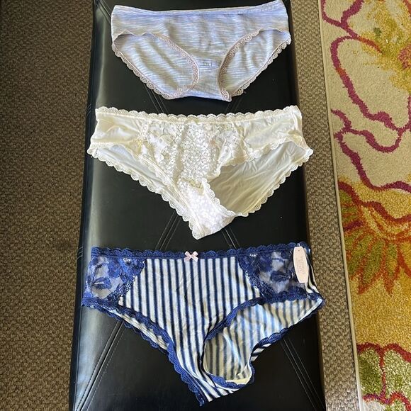 NWT VICTORIA’S SECRET THREE PAIR HIPHUGGER PANTIES SIZE LARGE - Picture 1 of 12